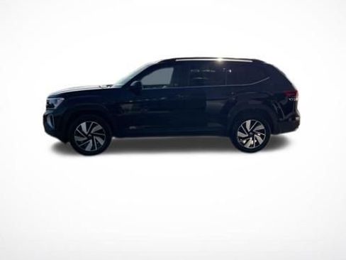 Used 2025 Volkswagen Atlas SE image 3
