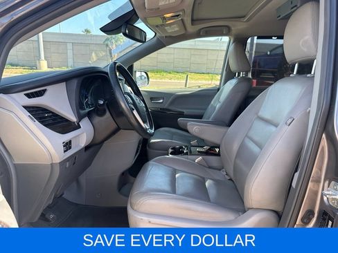 Used 2019 Toyota Sienna XLE w/ XLE Navigation Package FWD image 9