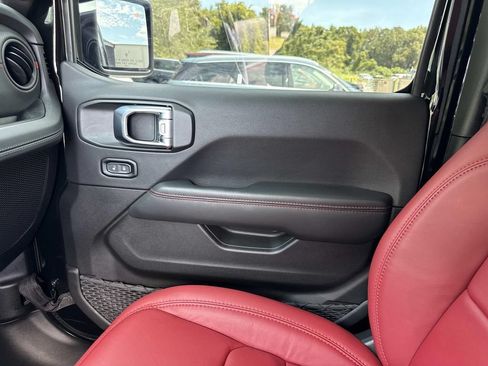 Used 2024 Jeep Wrangler Unlimited Rubicon 392 AWD/4WD image 21