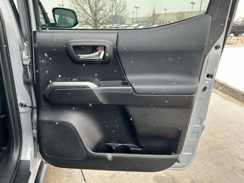 Used 2020 Toyota Tacoma TRD Off-Road image 27