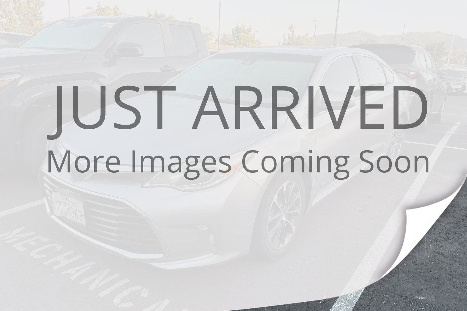 Used 2017 Toyota Avalon XLE Premium w/ All Weather Liner Package FWD image 3