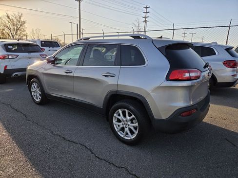 Used 2017 Jeep Cherokee Latitude FWD image 5