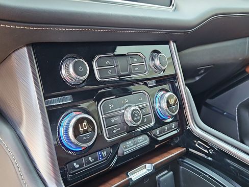 Used 2024 GMC Yukon Denali Ultimate AWD/4WD image 18