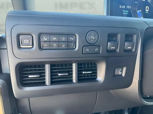 Used 2025 Chevrolet Brightdrop 400 w/ Battery Pack, Max Range AWD/4WD image 13