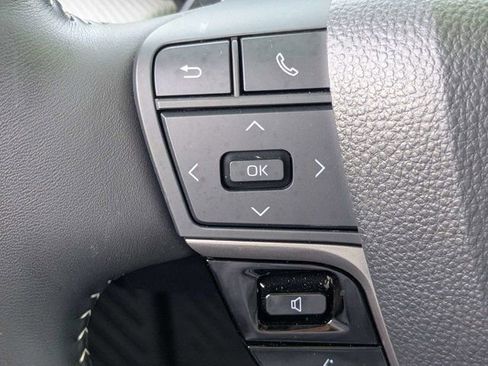 Used 2025 Toyota Camry SE FWD image 23