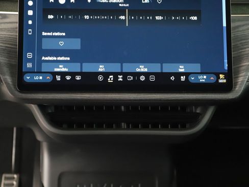 Used 2022 Rivian R1S Launch Edition image 19