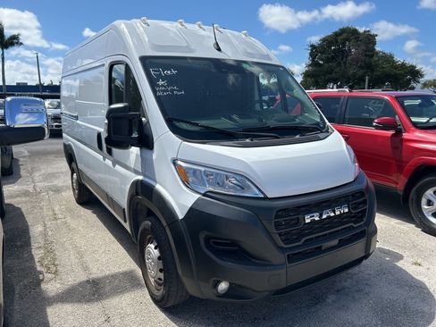 Used 2023 RAM ProMaster 2500 w/ Convenience Group image 3