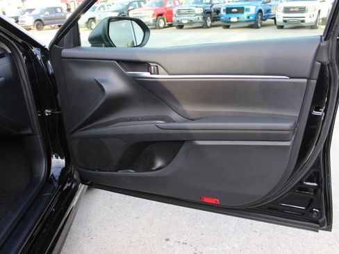 Used 2023 Toyota Camry SE image 25