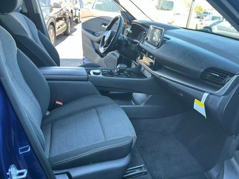 Used 2022 Nissan Rogue SV image 11