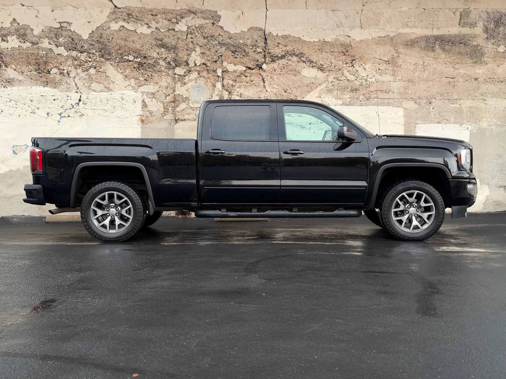Used 2017 GMC Sierra 1500 SLT AWD/4WD image 3