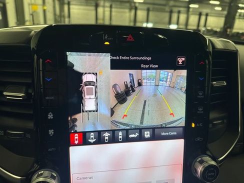 Used 2025 RAM 1500 Big Horn AWD/4WD image 32