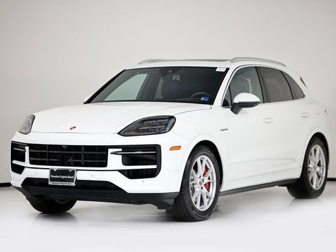 Certified 2025 Porsche Cayenne S AWD/4WD image 1
