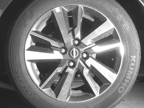Used 2025 Nissan Versa SV FWD image 14