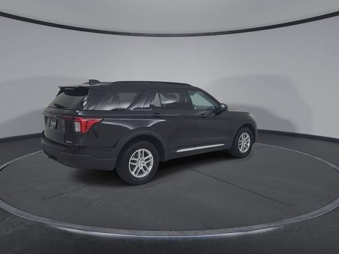 Used 2025 Ford Explorer Active AWD/4WD image 17