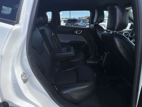 Used 2025 Jeep Compass Latitude image 26
