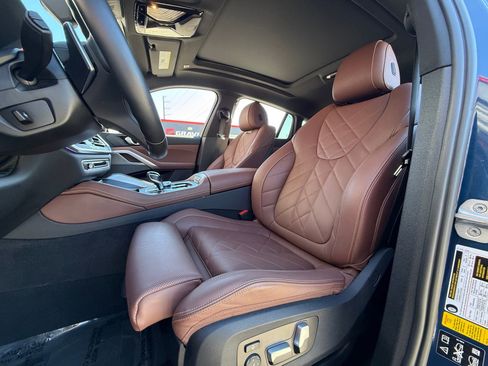 Used 2023 BMW X6 xDrive40i w/ M Sport Package AWD/4WD image 12