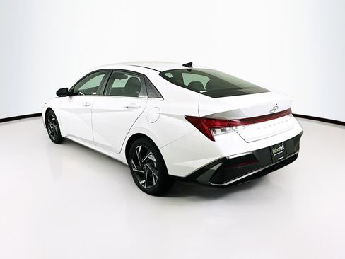Used 2025 Hyundai Elantra SEL FWD image 5