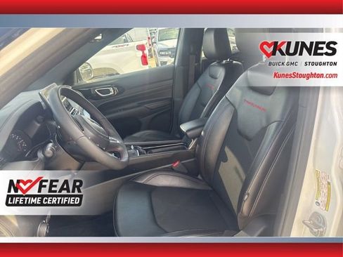 Used 2025 Jeep Compass Trailhawk AWD/4WD image 13