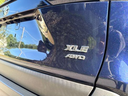 Used 2020 Toyota RAV4 XLE w/ Convenience Package AWD/4WD image 11