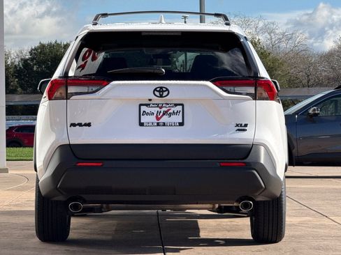 New 2025 Toyota RAV4 XLE image 5
