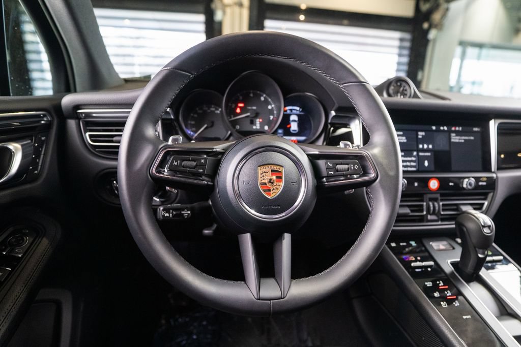 Certified 2026 Porsche Macan AWD/4WD image 32
