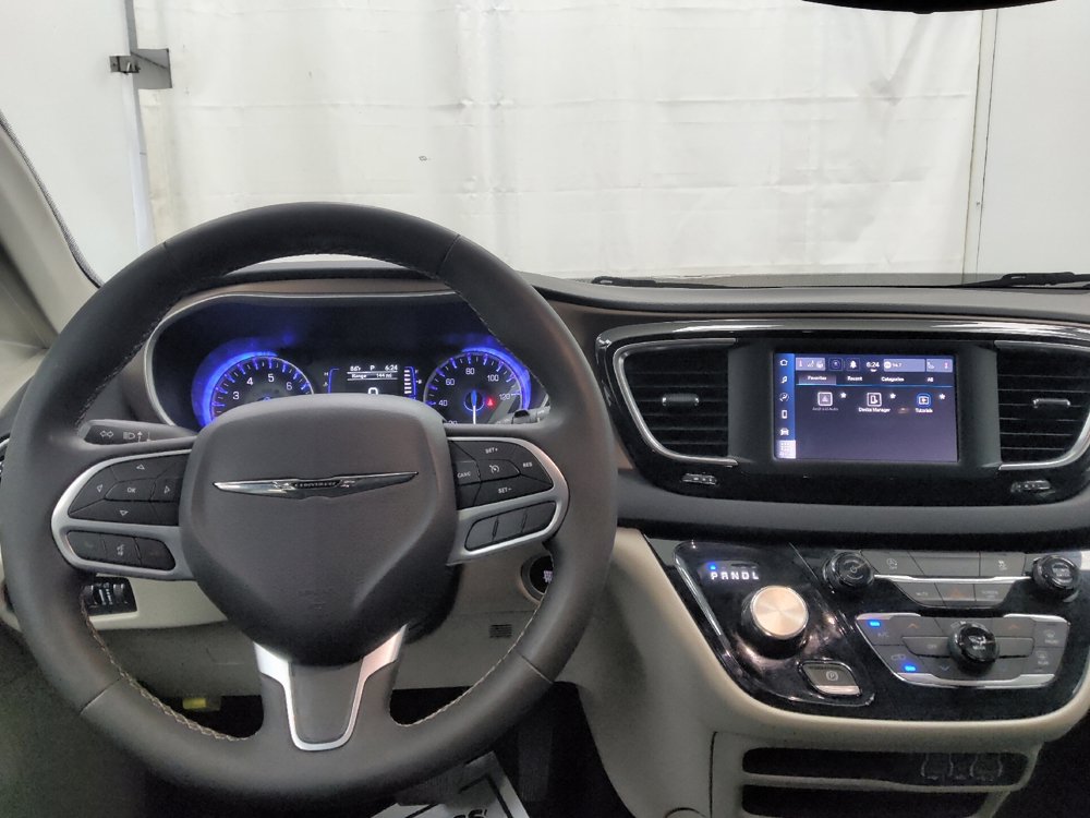 Used 2023 Chrysler Voyager LX FWD image 22