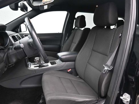Used 2018 Jeep Grand Cherokee Laredo AWD/4WD image 12