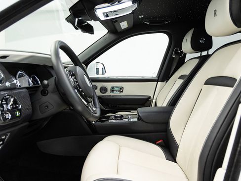 Certified 2023 Rolls-Royce Cullinan Black Badge w/ Driver's Package AWD/4WD image 35