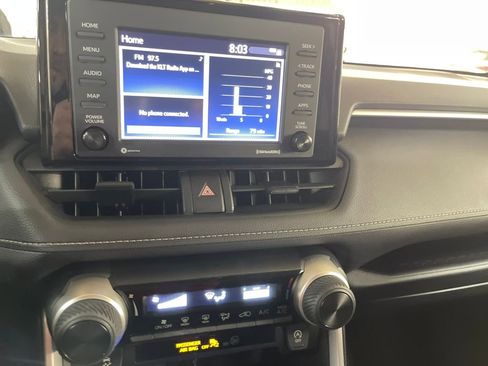 Used 2021 Toyota RAV4 LE image 18