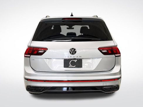 Used 2022 Volkswagen Tiguan SE R-Line FWD image 4