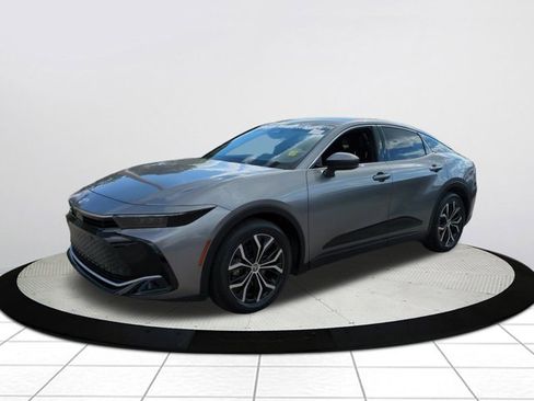 Used 2023 Toyota Crown Limited image 7