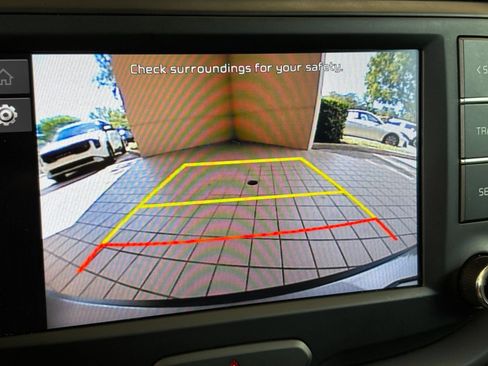 Used 2025 Kia Soul LX w/ LX Technology Package FWD image 21