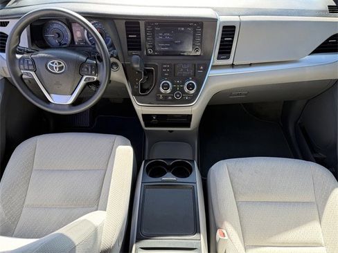 Used 2019 Toyota Sienna LE image 11