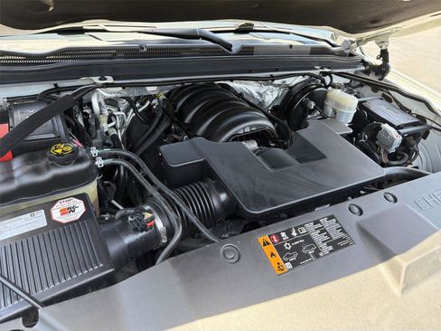 Used 2018 Chevrolet Suburban Premier AWD/4WD image 10