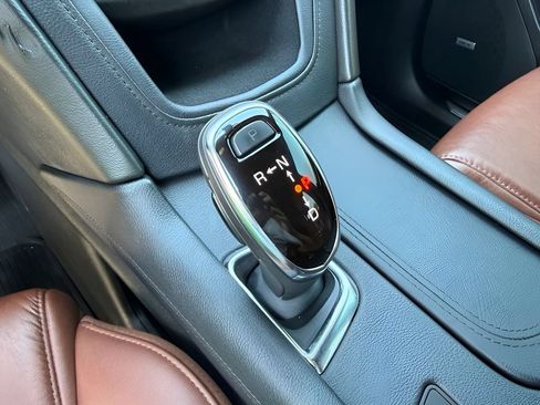 Used 2019 Cadillac XT5 Premium Luxury w/ Driver Assist Package AWD/4WD image 18