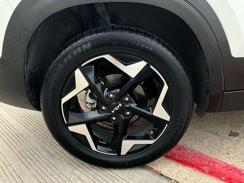 Used 2025 Kia Seltos S image 9