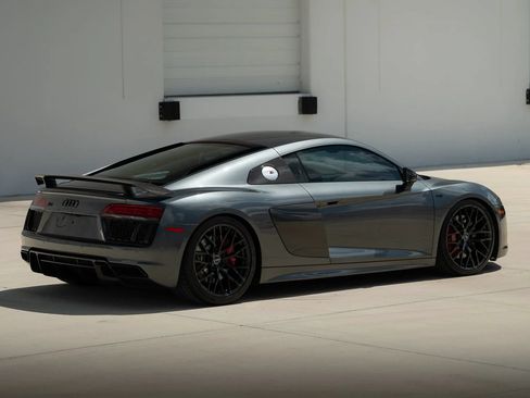 Used 2018 Audi R8 V10 RWD image 10