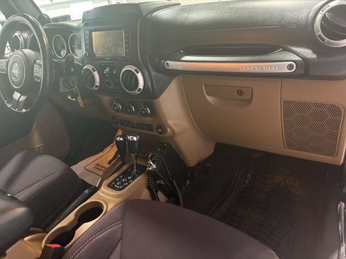 Used 2014 Jeep Wrangler Unlimited Sahara w/ Connectivity Group image 33