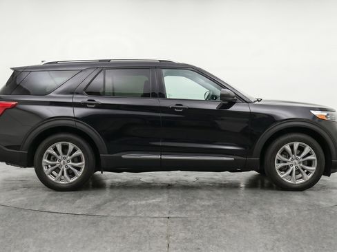 Used 2024 Ford Explorer Limited image 11