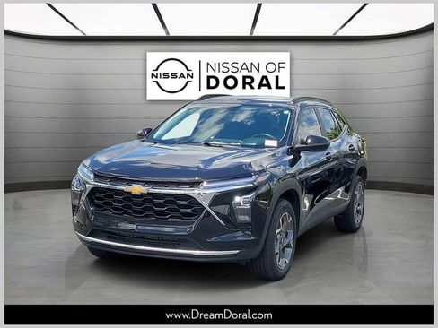 Used 2025 Chevrolet Trax LT w/ Driver Confidence Package FWD image 1