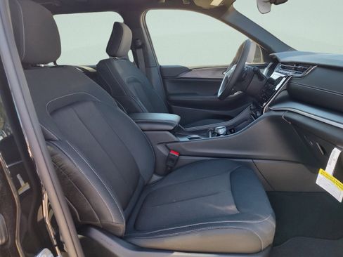 New 2024 Jeep Grand Cherokee L Laredo AWD/4WD image 30