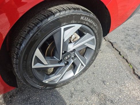 Certified 2025 Hyundai Elantra Sport image 18