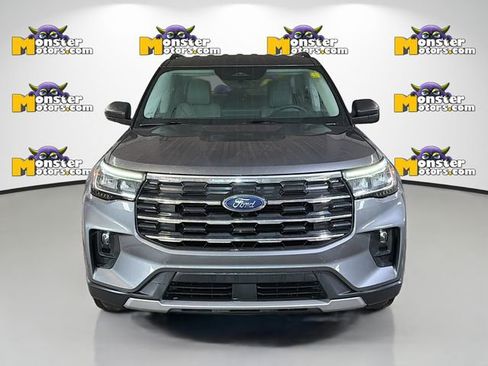 Used 2025 Ford Explorer Active w/ Active Comfort Package image 2
