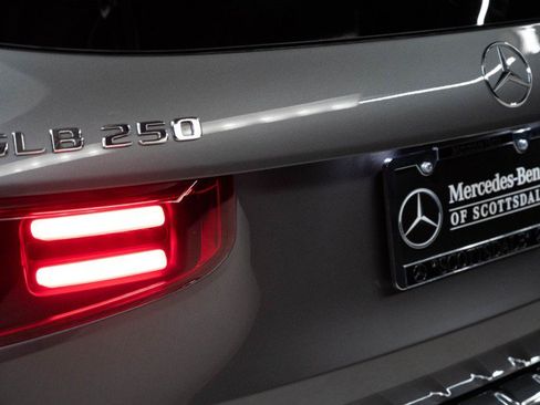 Used 2026 Mercedes-Benz GLB 250 4MATIC image 9