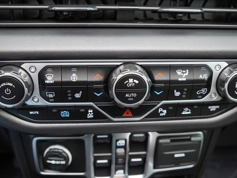 Certified 2025 Jeep Wrangler Unlimited Sahara w/ Safety Group image 28