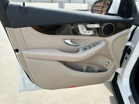 Used 2016 Mercedes-Benz GLC 300 4MATIC image 34