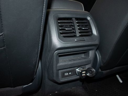 Used 2024 Volkswagen Tiguan SE AWD/4WD image 24