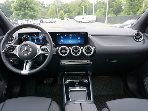 Used 2025 Mercedes-Benz GLA 250 image 17