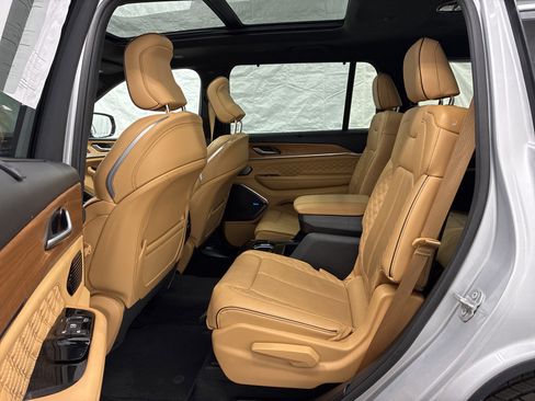 Certified 2025 Jeep Grand Cherokee L Summit AWD/4WD image 12