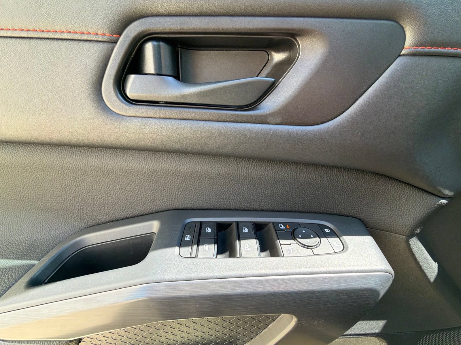 Used 2026 Nissan Pathfinder Rock Creek AWD/4WD image 13